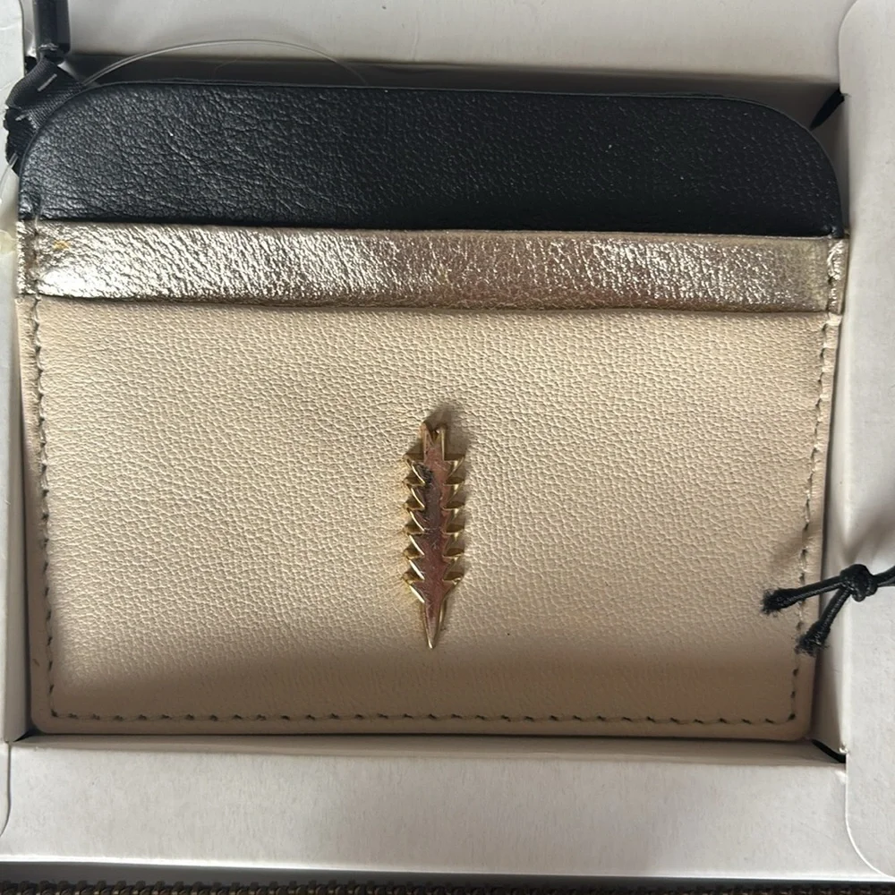 Thacker case cream zip